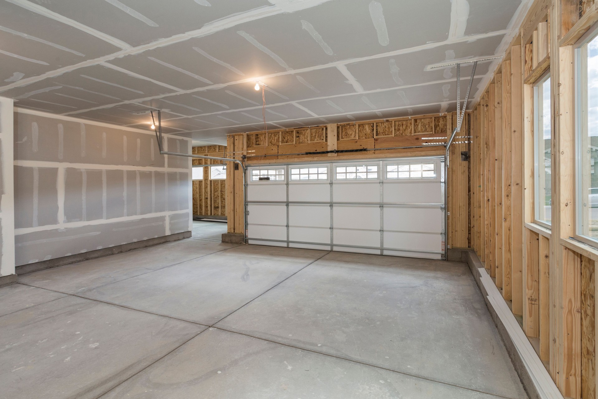 Huge Garage - New Construction